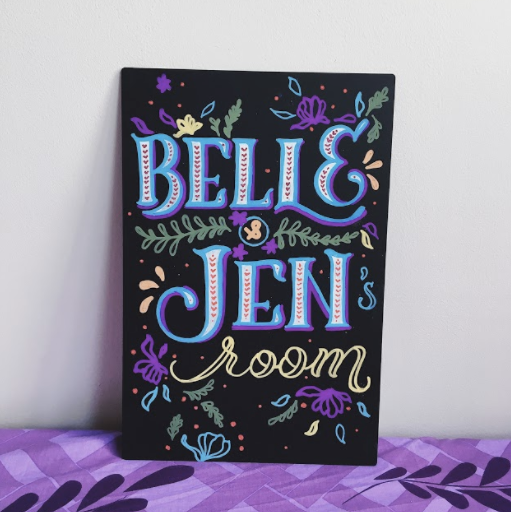 Beautiful and Chic DIY Dorm Room Decors Using Chalkboard Art